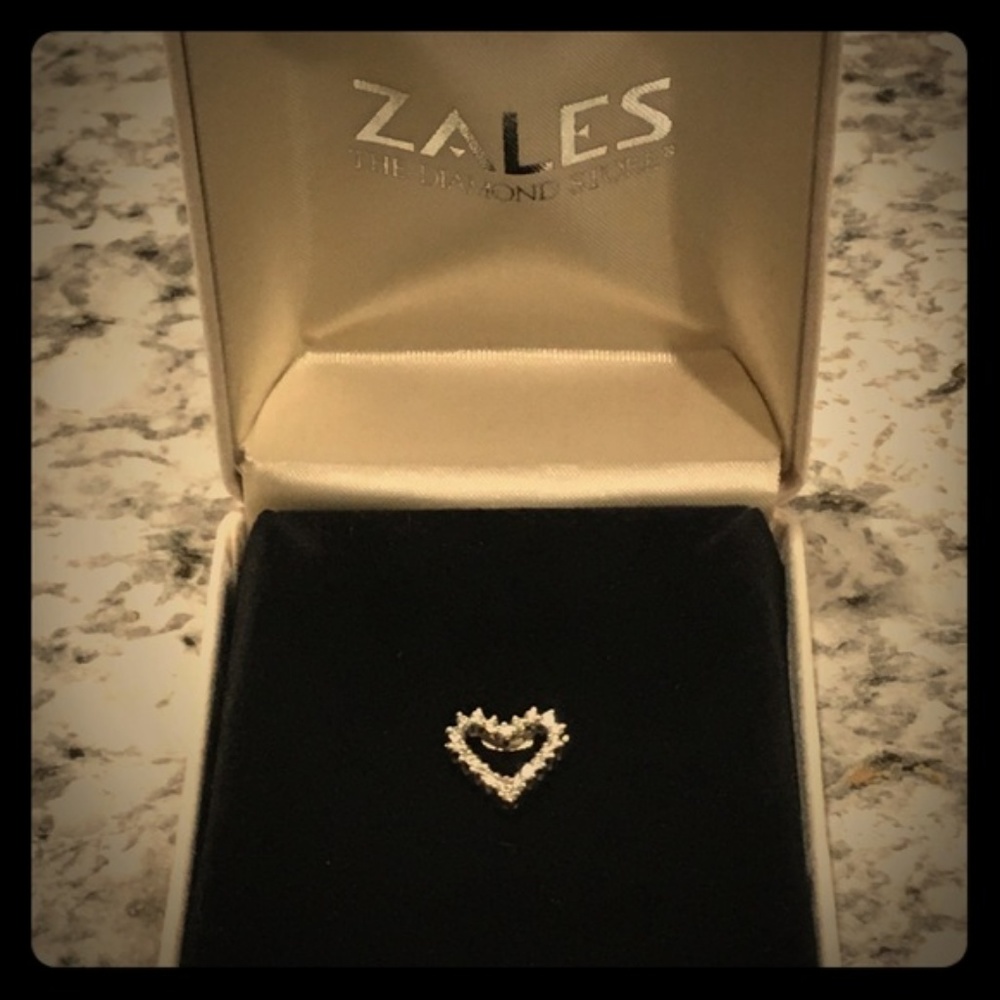 0.25 CT Diamond Heart Pendant